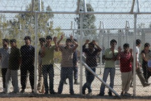 Des immigrés affrontent la police en Grèce